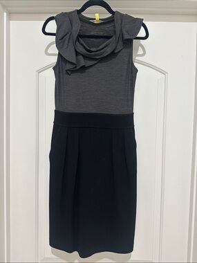 Sleeveless Midi Dress with Ruffled Collar - Gray/Black